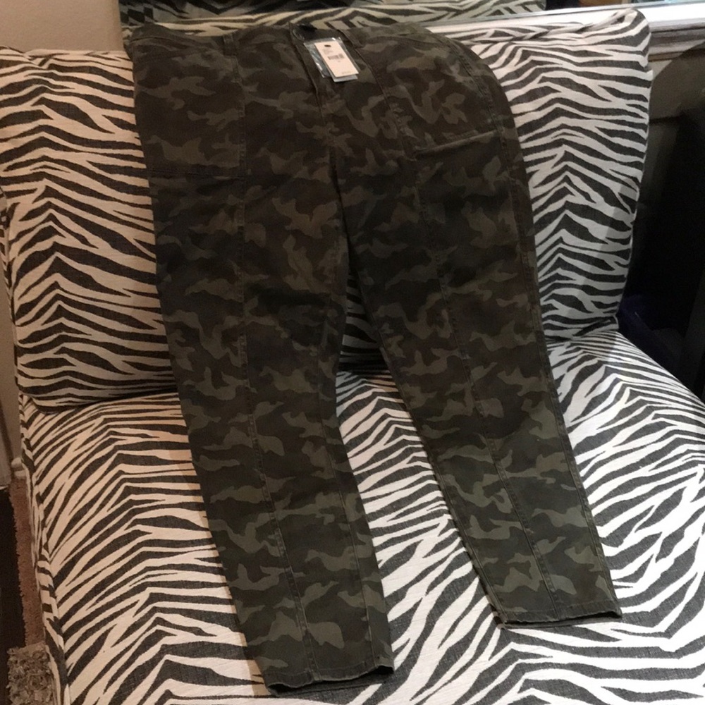 Camouflage mid rise jeans